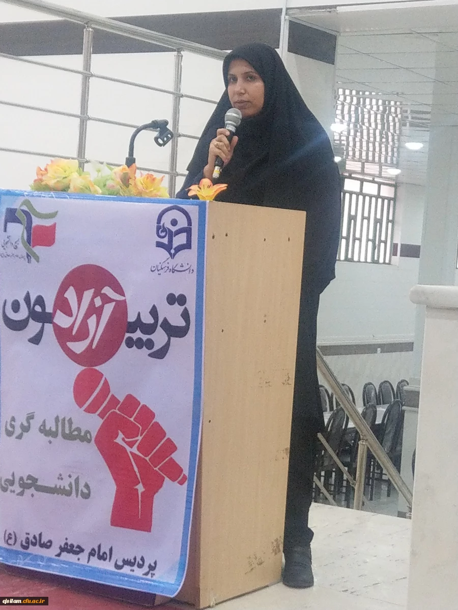 اولین تریبون آزاد دانشجویی با محوریت مسائل صنفی و آموزشی دانشجومعلمان در پردیس امام جعفر صادق(ع) برگزار شد.