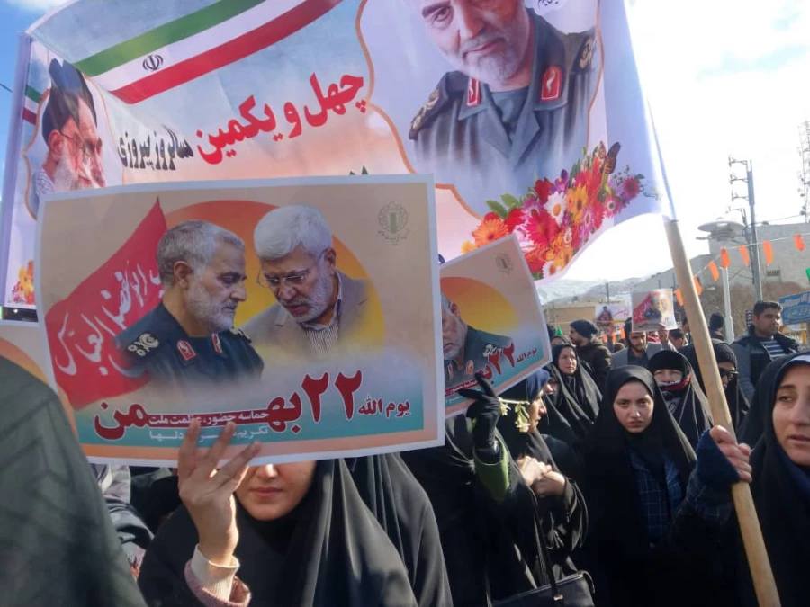 حضور گسترده دانشجو معلمان و مسئولین پردیس امام جعفر صادق(ع) در راهپیمایی 22 بهمن 