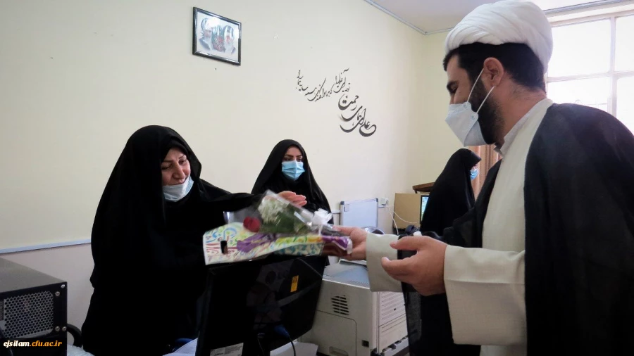 تقدیر از بانوان دانشگاه به مناسبت روز زن 