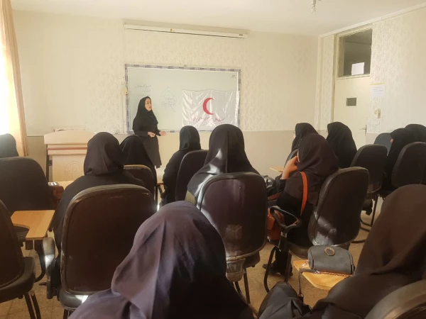 برگزاری کلاس های هلال احمر در پردیس امام جعفر صادق (ع) 2