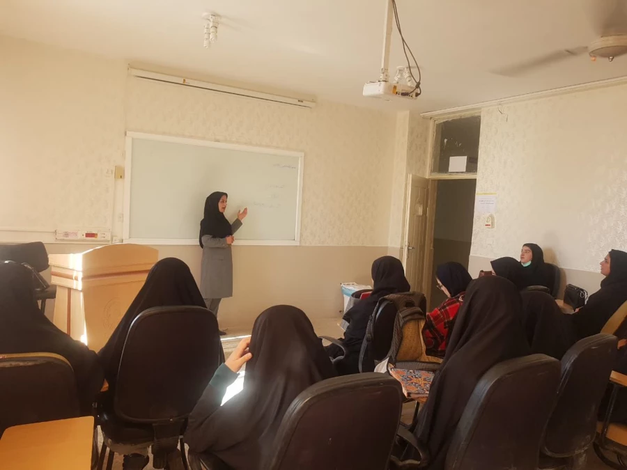 برگزاری کلاس های هلال احمر در پردیس امام جعفر صادق (ع) 2