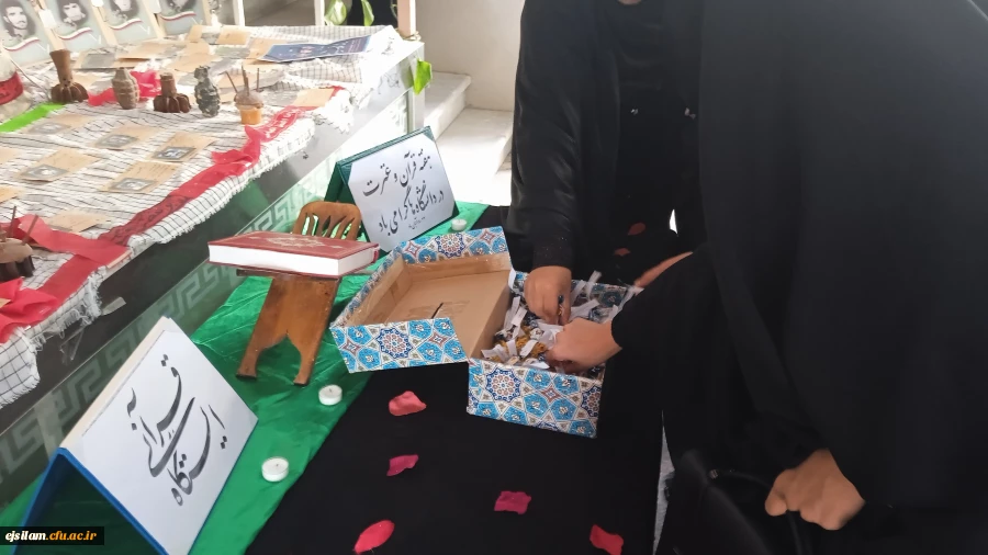 برپایی ایستگاه قرآنی ، به مناسبت هفته قرآن و عترت ، در پردیس امام جعفرصادق(ع) 2