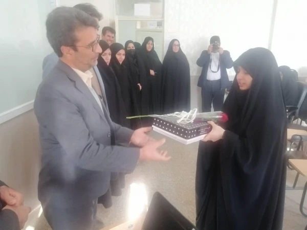 حضور مدیر کل محترم آموزش و پرورش ایلام جناب آقای دکتر درویشی و سرپرست مدیریت امور پردیس های دانشگاه فرهنگیان جناب آقای دکتر پیری به همراه هیئت همراه، در جمع دانشجو معلمان پردیس امام جعفر صادق(ع) بمناسبت  16 آذر « روز دانشجو» 7