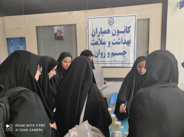 توزیع رایگان  قرص آهن و ویتامین D  با همکاری کانون همیاران بهداشت و سلامت جسم و روان 4