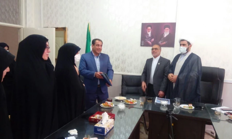 دهمین جلسه شورای پردیس امام جعفر صادق(ع) و تکریم همکار بازنشسته جناب آقای قنبری 4