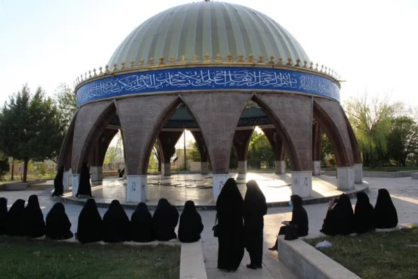 اجرای برنامه میثاق با شهدا در ماه مبارک رمضان و اقامه نماز جماعت و افطاری در جوار شهدای گمنام 2