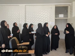 اهدای گل و شیرینی به اساتید و دانشجویان پردیس امام جعفر صادق(ع) توسط ریاست و کارکنان پردیس به مناسبت  بزرگداشت روز معلم 2