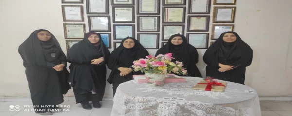 دیدار سرپرست پردیس امام جعفر صادق (ع) و جمعی از کارکنان با پیشکسوت حوزه تعلیم و تربیت و رییس مرکز تربیت معلم حضرت رقیه (س) ایلام 2