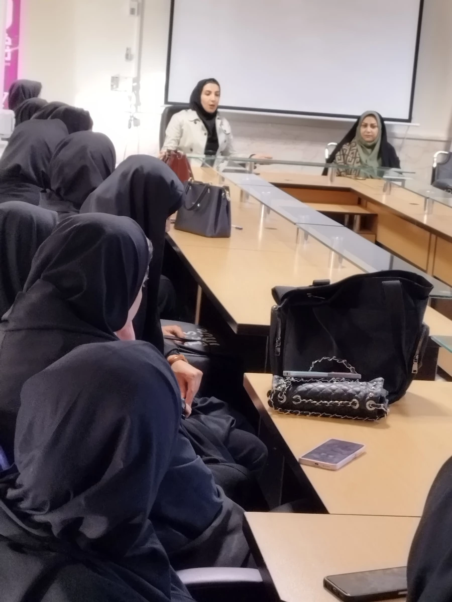 بازدید جمعی از دانشجومعلمان پردیس امام جعفر صادق (ع) از پارک علم و فناوری ایلام  2