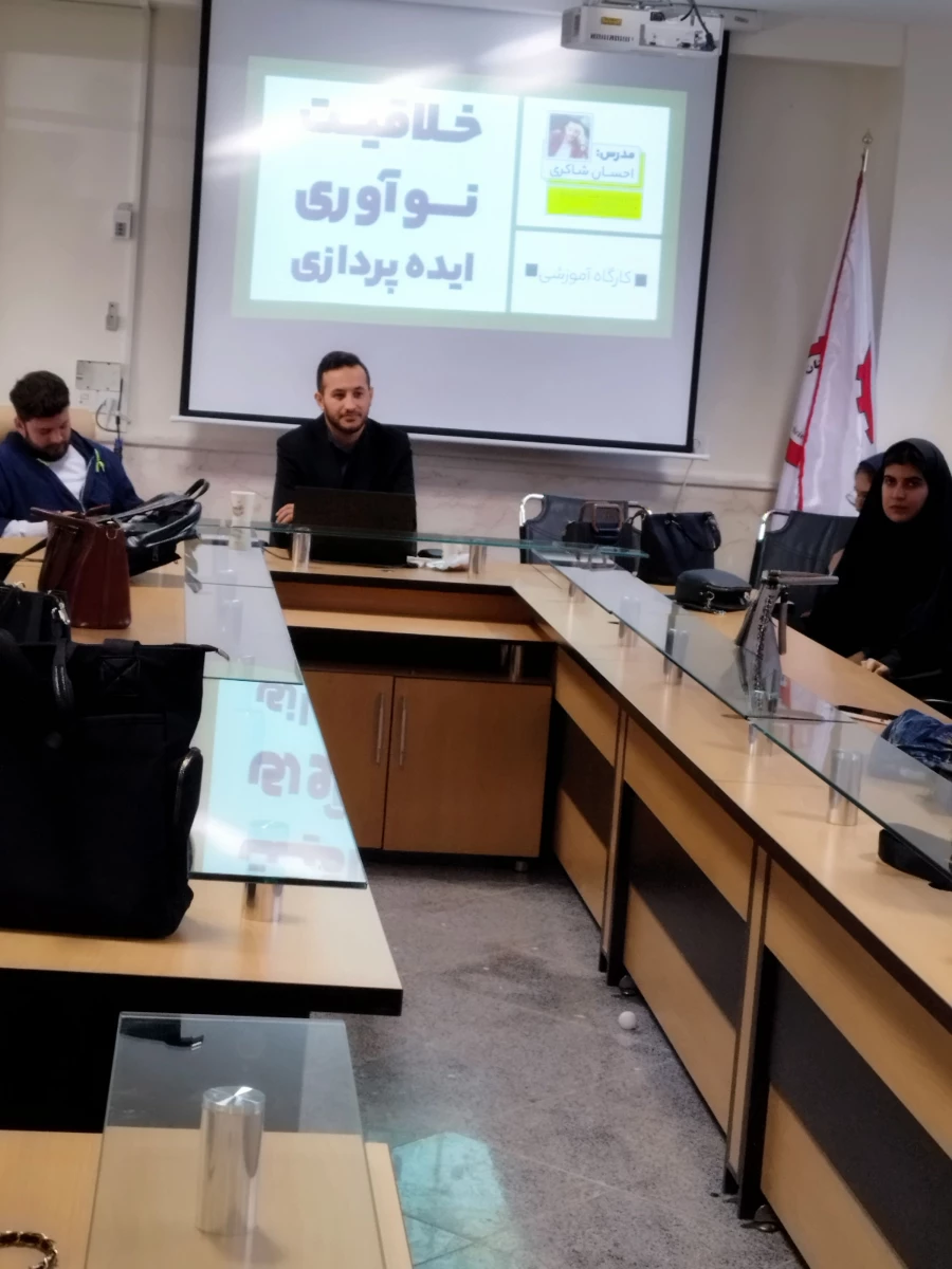 بازدید جمعی از دانشجومعلمان پردیس امام جعفر صادق (ع) از پارک علم و فناوری ایلام  2