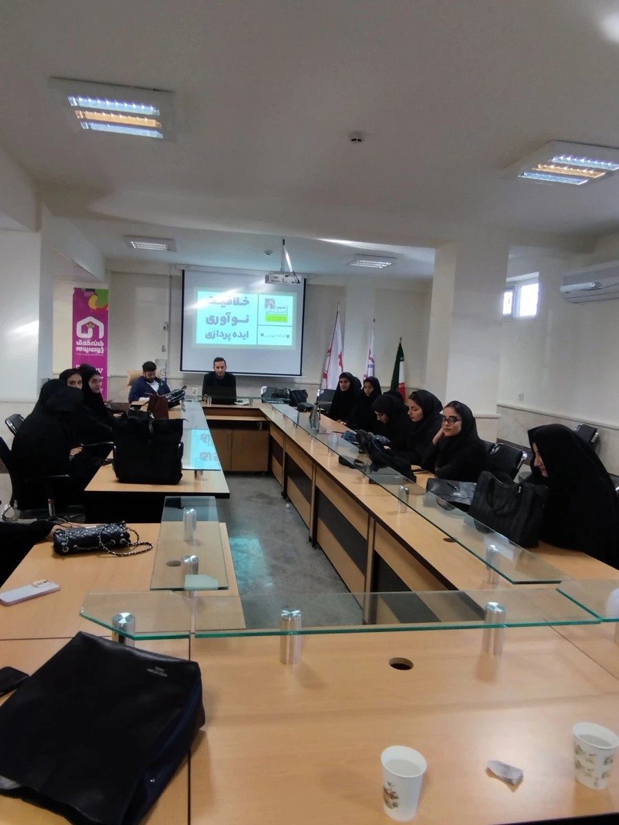 بازدید جمعی از دانشجومعلمان پردیس امام جعفر صادق (ع) از پارک علم و فناوری ایلام  2