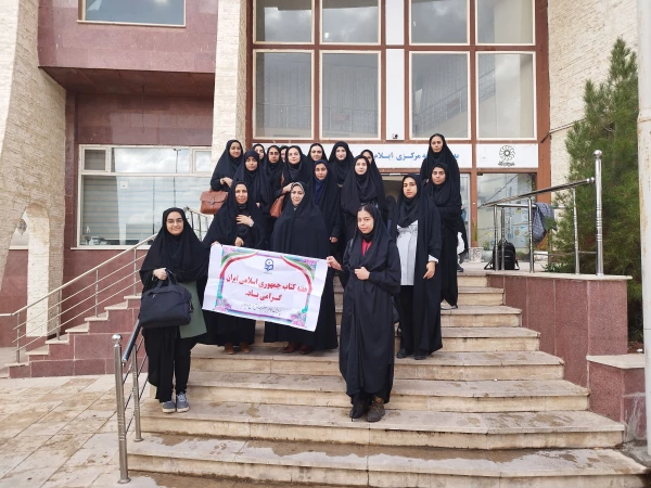 بازدید دانشجومعلمان پردیس امام جعفر صادق (ع) از کتابخانه عمومی شهر ایلام 2