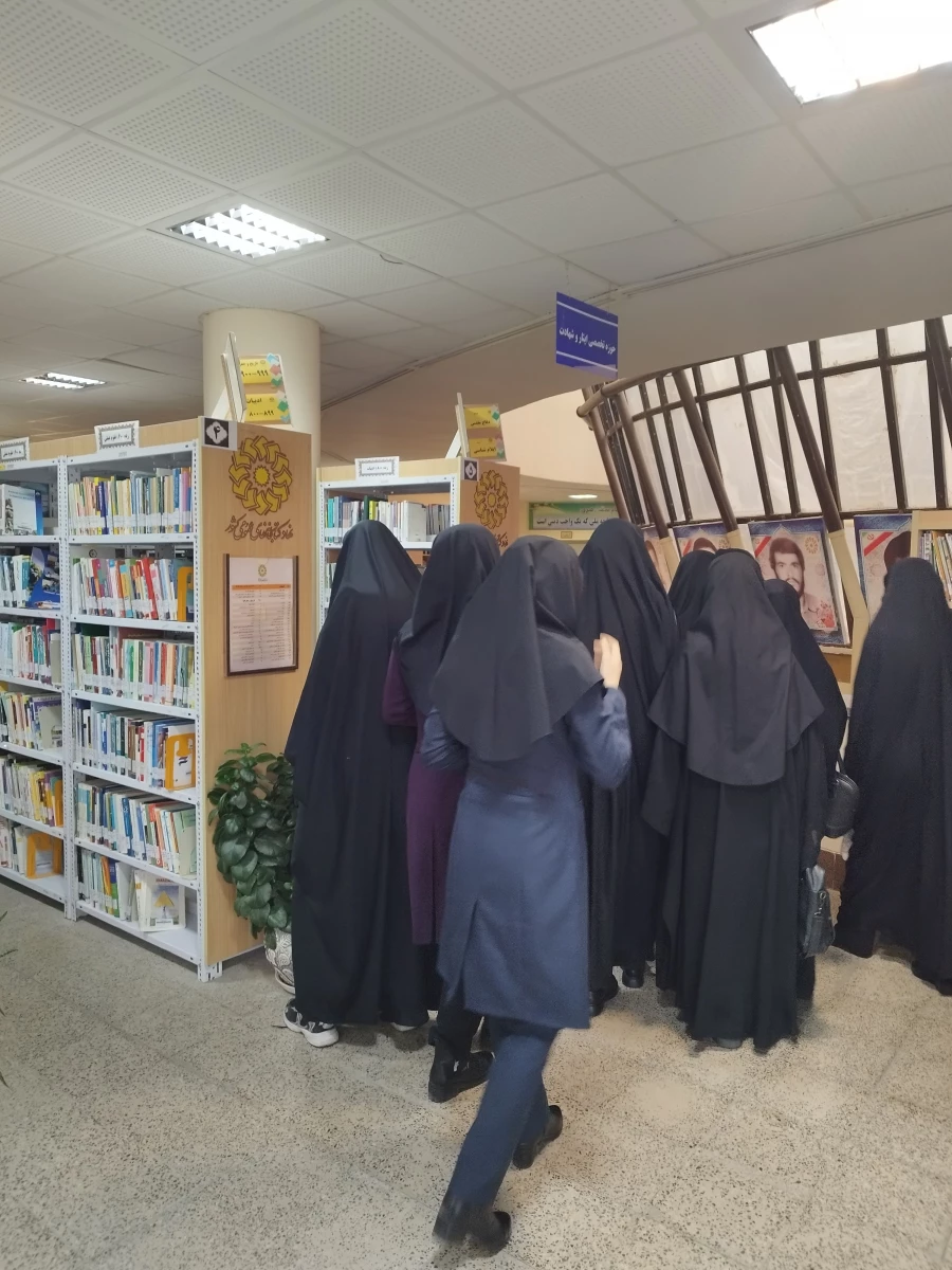 بازدید دانشجومعلمان پردیس امام جعفر صادق (ع) از کتابخانه عمومی شهر ایلام 2