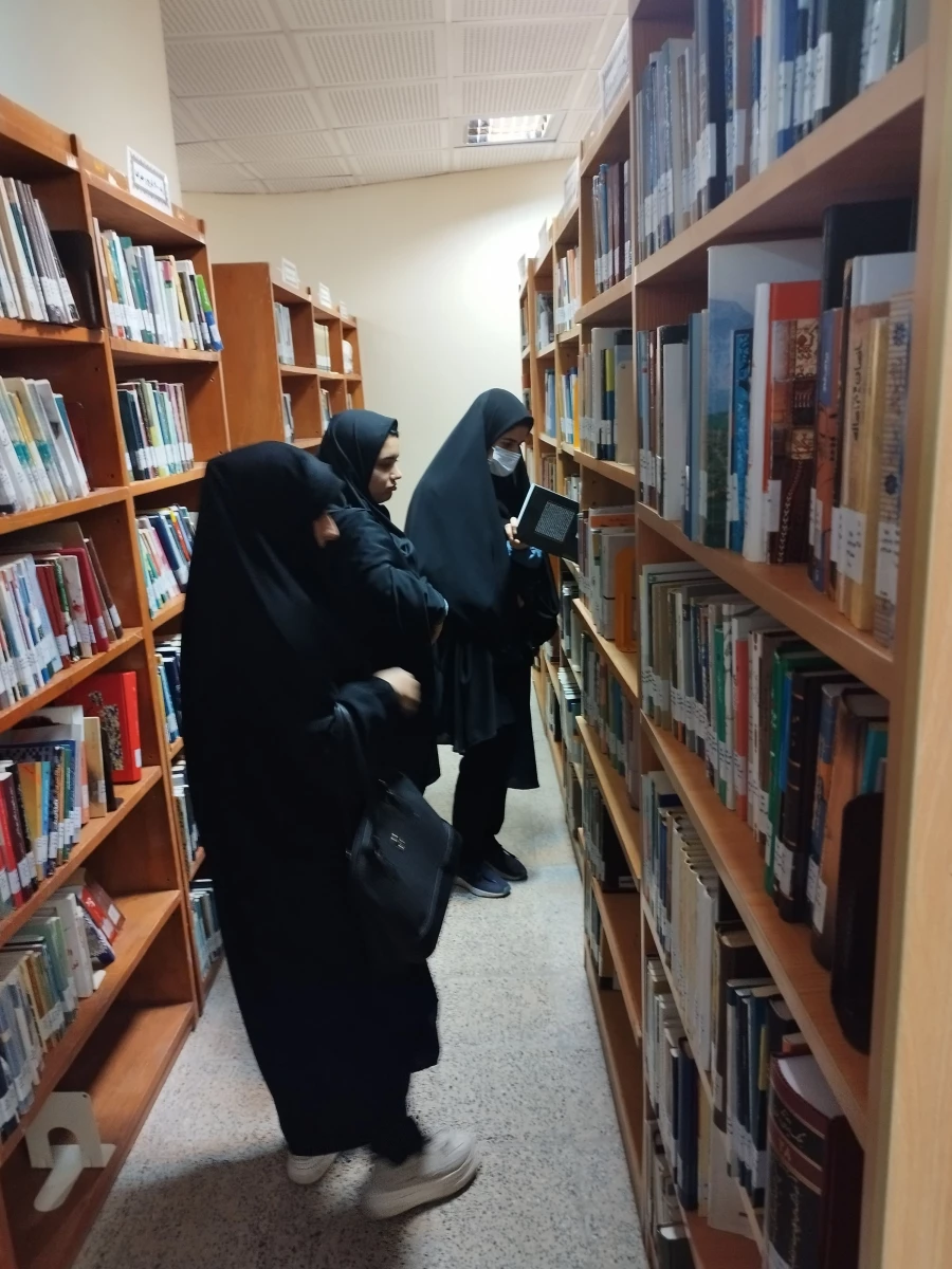 بازدید دانشجومعلمان پردیس امام جعفر صادق (ع) از کتابخانه عمومی شهر ایلام 2