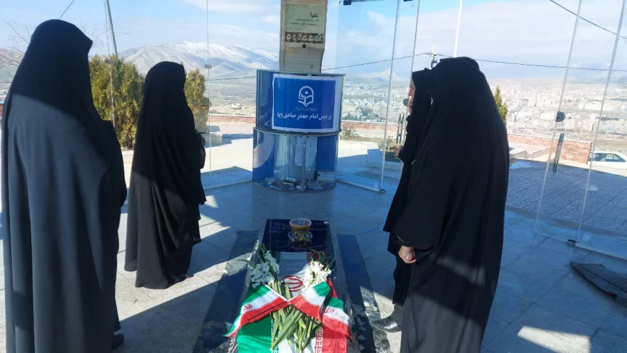 مراسم غبارروبی و عطرافشانی مزار شهید گمنام به مناسبت دهه فجر 5