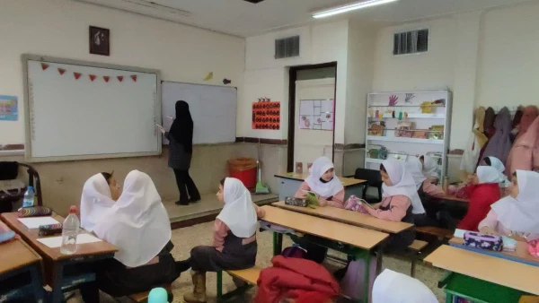  برگزاری برنامه دوشنبه های قرآنی پردیس امام جعفر صادق(ع) توسط کانون قرآن و عترت با حضور در دبستان شهید صیاد شیرازی شهر ایلام  2