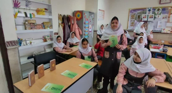  برگزاری برنامه دوشنبه های قرآنی پردیس امام جعفر صادق(ع) توسط کانون قرآن و عترت با حضور در دبستان شهید صیاد شیرازی شهر ایلام  2