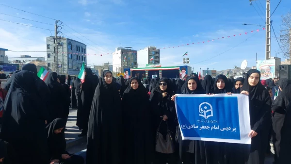 حضور پرشور دانشجومعلمان، اساتید و کارکنان پردیس امام جعفر صادق(ع) در راهپیمایی 22 بهمن ماه 2