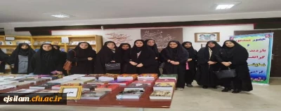 بازدید دانشجویان پردیس امام جعفر صادق (ع) از نمایشگاه کتاب تاریخ معاصر ایران