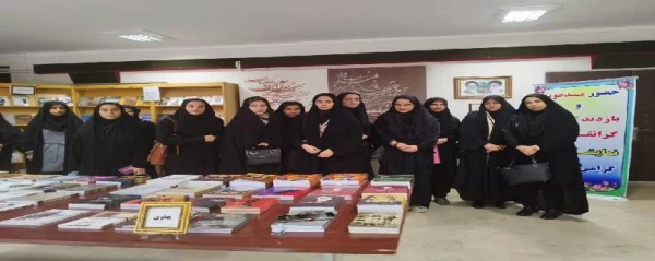 بازدید دانشجویان پردیس امام جعفر صادق (ع) از نمایشگاه کتاب تاریخ معاصر ایران 2