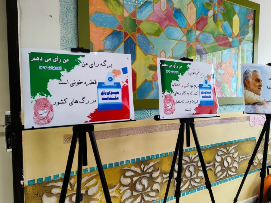 بازدید دانشجویان پردیس امام جعفر صادق (ع) از نمایشگاه کتاب تاریخ معاصر ایران 2