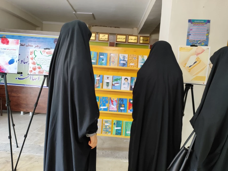 بازدید دانشجویان پردیس امام جعفر صادق (ع) از نمایشگاه کتاب تاریخ معاصر ایران 2