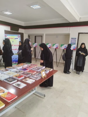 بازدید دانشجویان پردیس امام جعفر صادق (ع) از نمایشگاه کتاب تاریخ معاصر ایران 2