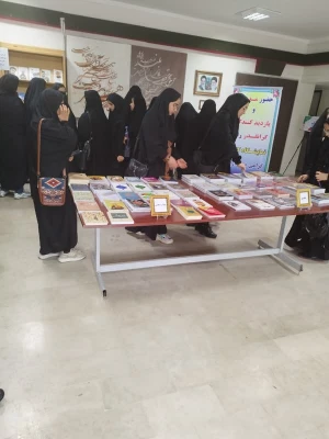 بازدید دانشجویان پردیس امام جعفر صادق (ع) از نمایشگاه کتاب تاریخ معاصر ایران 2