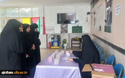 توزیع قرص یدو فولیک در میان دانشجویان پردیس امام جعفرصادق(ع)