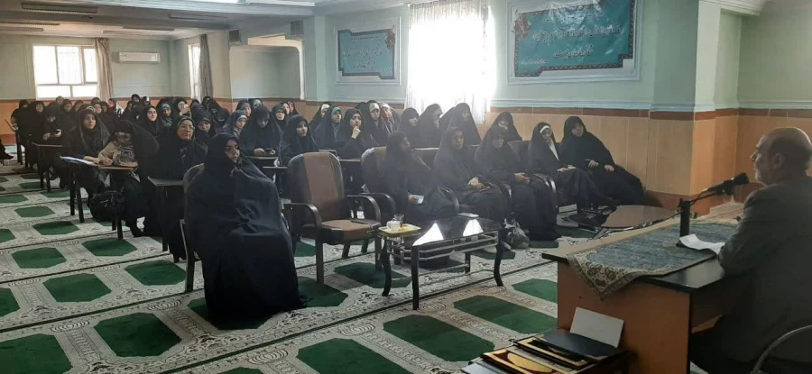 نشست پژوهشی به مناسبت هفته کتاب و کتابخوانی با عنوان «کتاب تعالی فرهنگ و تمدن» با همکاری حوزه علمیه خواهران برگزار شد: 3