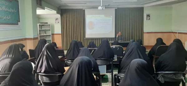 نشست پژوهشی به مناسبت هفته کتاب و کتابخوانی با عنوان «کتاب تعالی فرهنگ و تمدن» با همکاری حوزه علمیه خواهران برگزار شد: 5