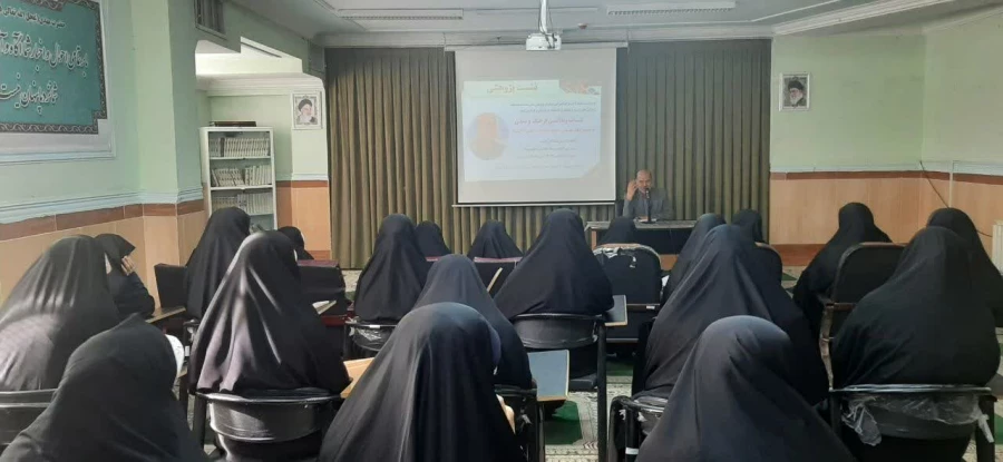 نشست پژوهشی به مناسبت هفته کتاب و کتابخوانی با عنوان «کتاب تعالی فرهنگ و تمدن» با همکاری حوزه علمیه خواهران برگزار شد: 5