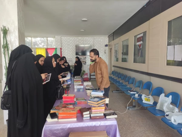 نمایشگاه کتاب به مناسبت هفته کتاب و کتابخوانی برگزار شد 2