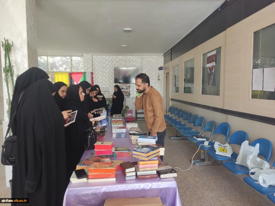 نمایشگاه کتاب به مناسبت هفته کتاب و کتابخوانی برگزار شد 2
