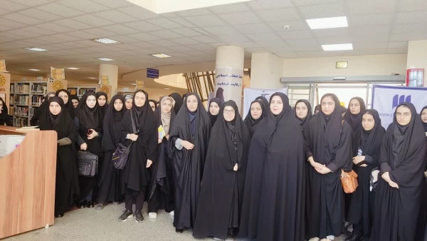 بازدید دانشجویان پردیس امام جعفر صادق (ع) از کتابخانه مرکزی 2