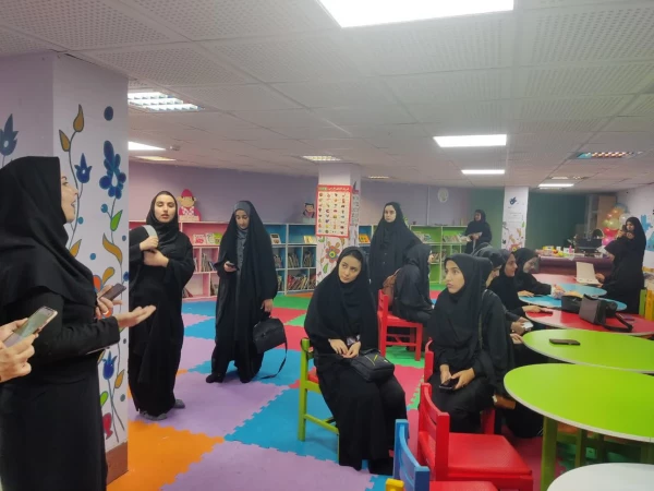 بازدید دانشجویان پردیس امام جعفر صادق (ع) از کتابخانه مرکزی 2