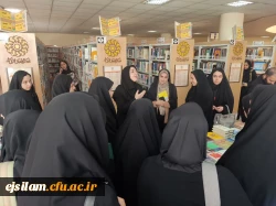 بازدید دانشجویان پردیس امام جعفر صادق (ع) از کتابخانه مرکزی 2