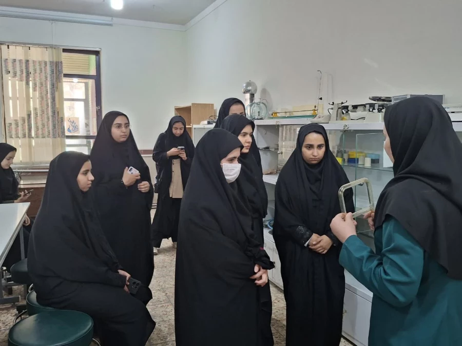 بازدید دانشجویان پردیس امام جعفر صادق (ع) از پژوهش سرای اداره کل آموزش و پرورش به مناسبت دهه سرآمدی آموزش 2