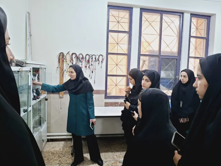 بازدید دانشجویان پردیس امام جعفر صادق (ع) از پژوهش سرای اداره کل آموزش و پرورش به مناسبت دهه سرآمدی آموزش 2