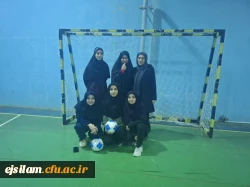 به همت واحد تربیت بدنی پردیس امام جعفر صادق(ع)به مناسبت گرامیداشت هفته سراها مسابقات دارت،شوت فوتسال،اسکات استقامتی در سالن ورزشی خوابگاه  دربین دانشجومعلمان خوابگاهی برگزار گردید.در پایان به نفرات اول حکم و لوح ورزشی تقدیم گردید.
 2