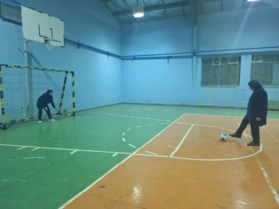 به همت واحد تربیت بدنی پردیس امام جعفر صادق(ع)به مناسبت گرامیداشت هفته سراها مسابقات دارت،شوت فوتسال،اسکات استقامتی در سالن ورزشی خوابگاه  دربین دانشجومعلمان خوابگاهی برگزار گردید.در پایان به نفرات اول حکم و لوح ورزشی تقدیم گردید.
 2