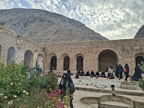 برگزاری بازدید علمی دانشجومعلمان رشته آموزش علوم اجتماعی از موزه باستان شناسی و آثار باستانی شهرستان دره شهر به مناسبت بزرگداشت روز علوم اجتماعی 3