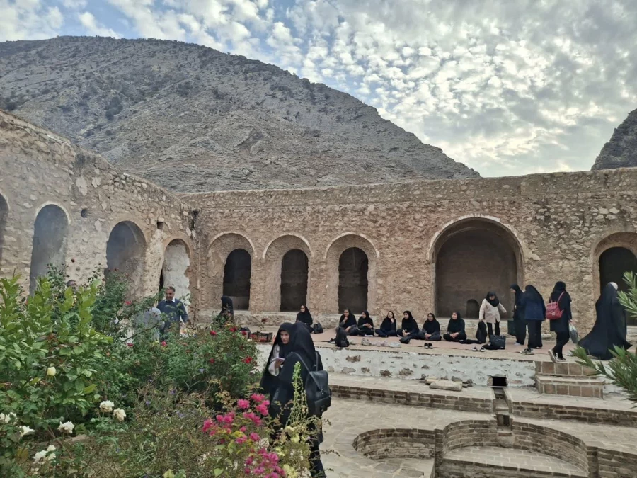 برگزاری بازدید علمی دانشجومعلمان رشته آموزش علوم اجتماعی از موزه باستان شناسی و آثار باستانی شهرستان دره شهر به مناسبت بزرگداشت روز علوم اجتماعی 3