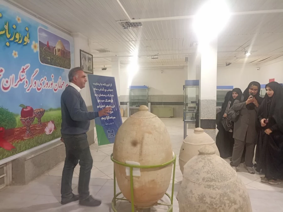 برگزاری بازدید علمی دانشجومعلمان رشته آموزش علوم اجتماعی از موزه باستان شناسی و آثار باستانی شهرستان دره شهر به مناسبت بزرگداشت روز علوم اجتماعی 6