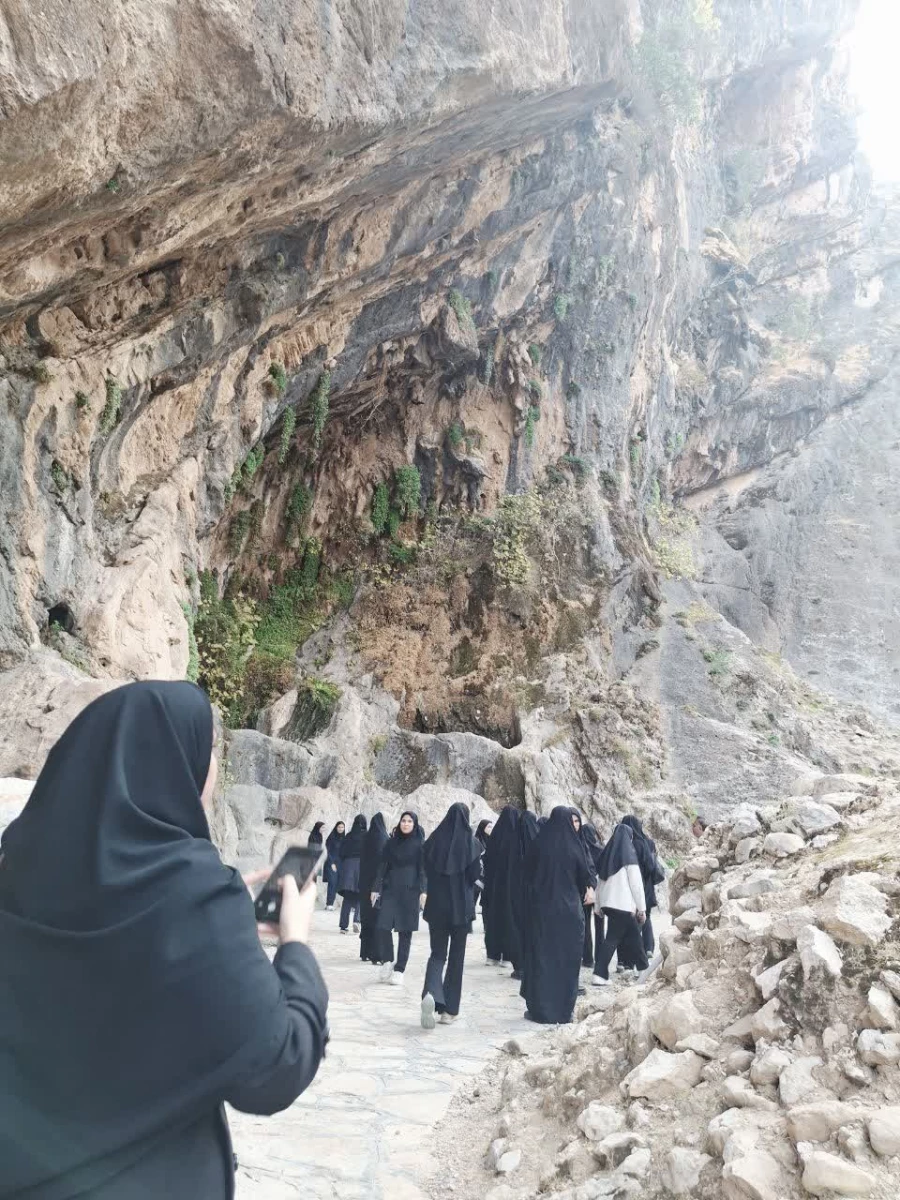 برگزاری بازدید علمی دانشجومعلمان رشته آموزش علوم اجتماعی از موزه باستان شناسی و آثار باستانی شهرستان دره شهر به مناسبت بزرگداشت روز علوم اجتماعی 7