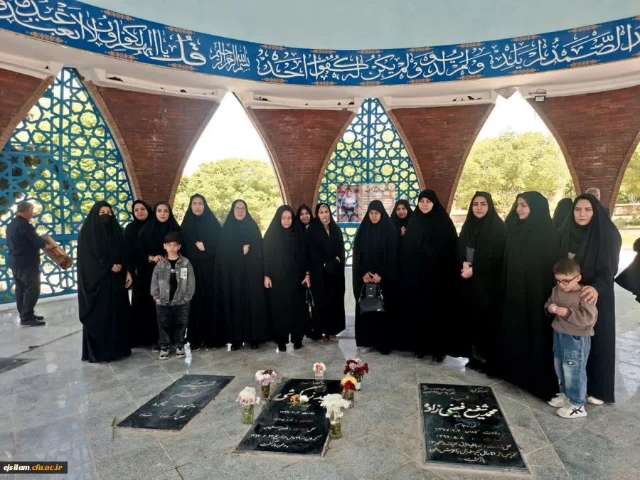 به مناسبت گرامی داشت شهدای دانشجومعلم ،مراسم غبارروبی و عطرافشانی مزار شهید حمید زرگوش برگزار شد 2